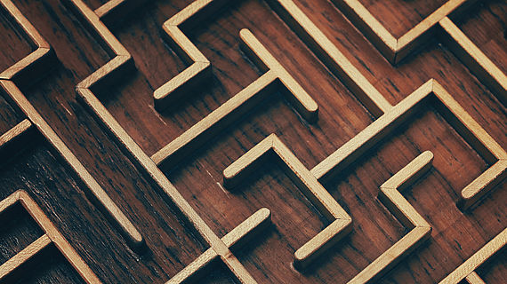 Foto von einem Holz-Labyrinth