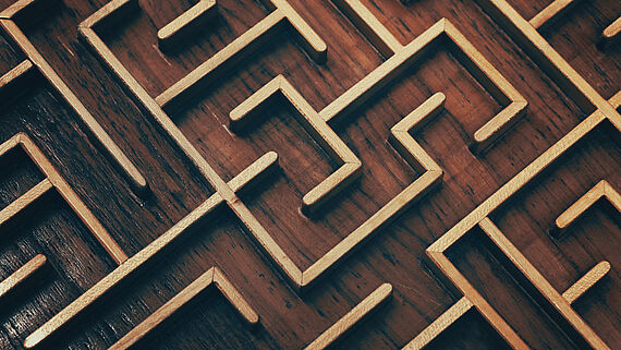 Foto von einem Holz-Labyrinth