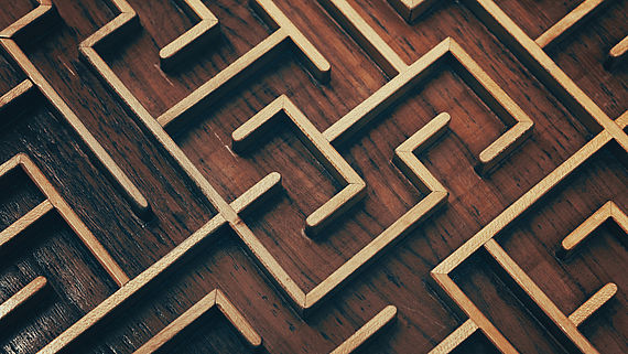Foto von einem Holz-Labyrinth