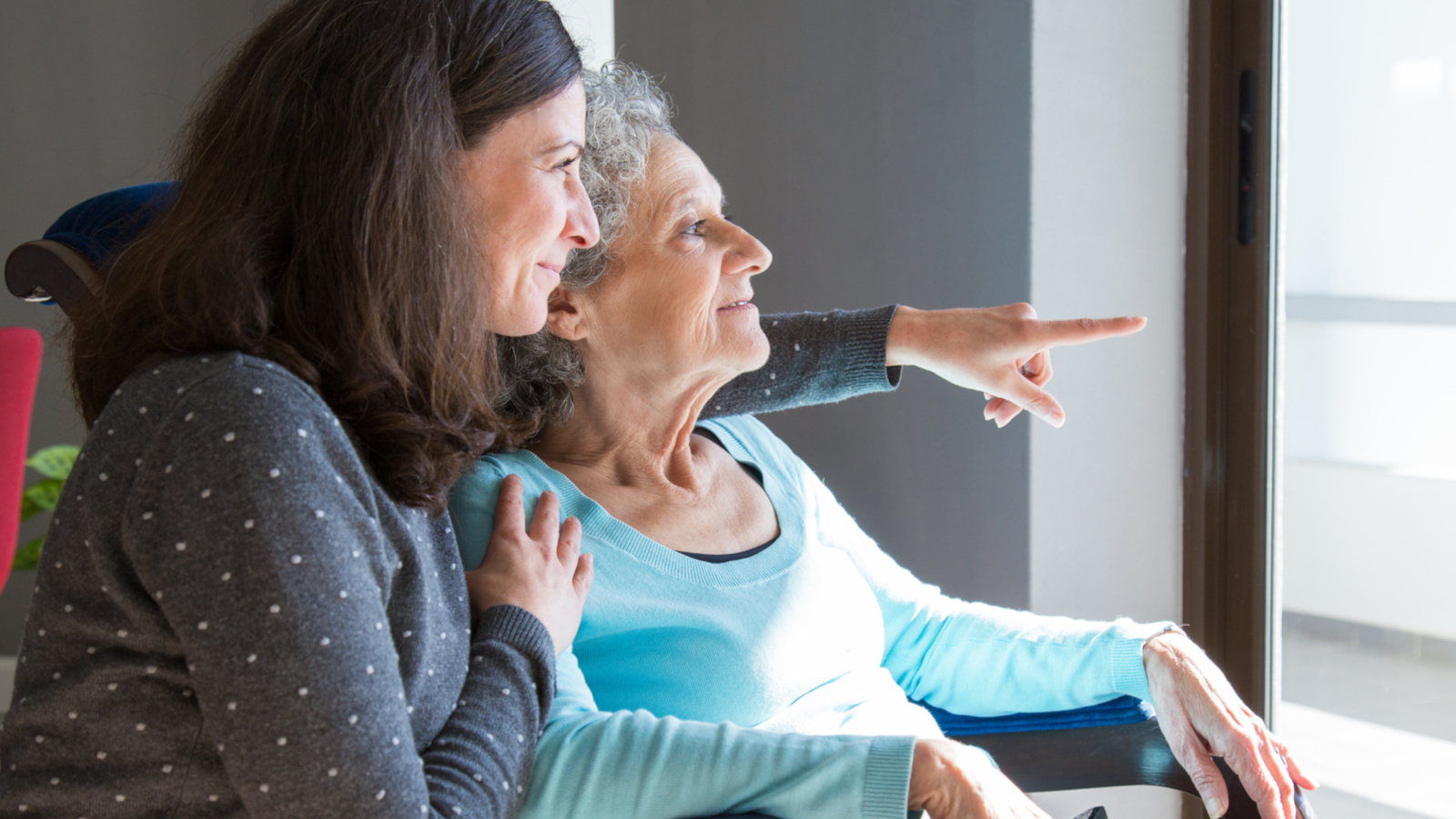 Seniorin mit ihrer Tochter