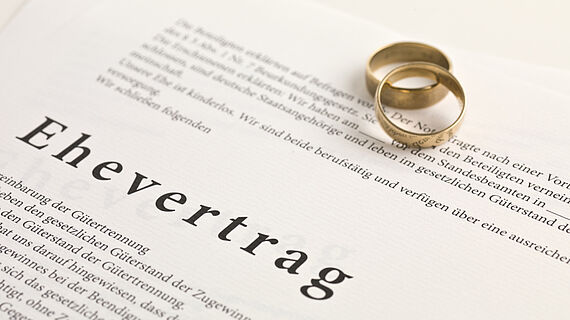 Abbildung eines Ehevertrags mit Eheringen