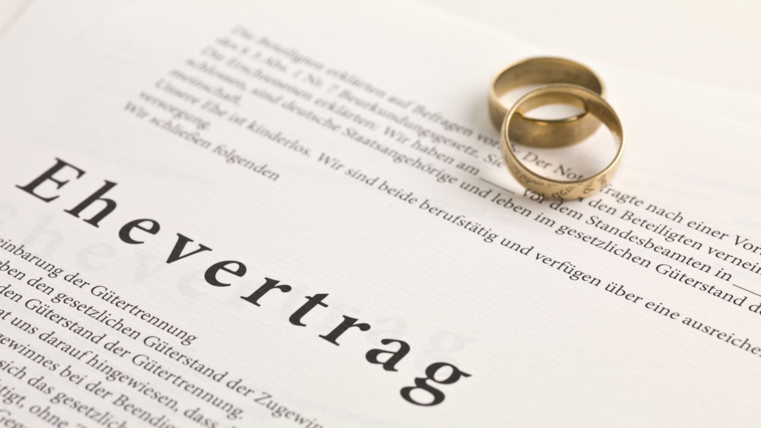 Abbildung eines Ehevertrags mit Eheringen